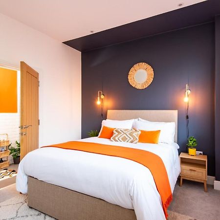 Stunning 2 Bed Apartment Sea Views And Parking 워딩 외부 사진