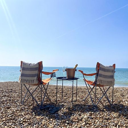 Stunning 2 Bed Apartment Sea Views And Parking 워딩 외부 사진