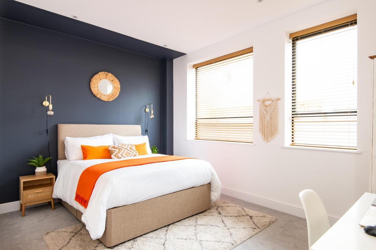 Stunning 2 Bed Apartment Sea Views And Parking 워딩 외부 사진