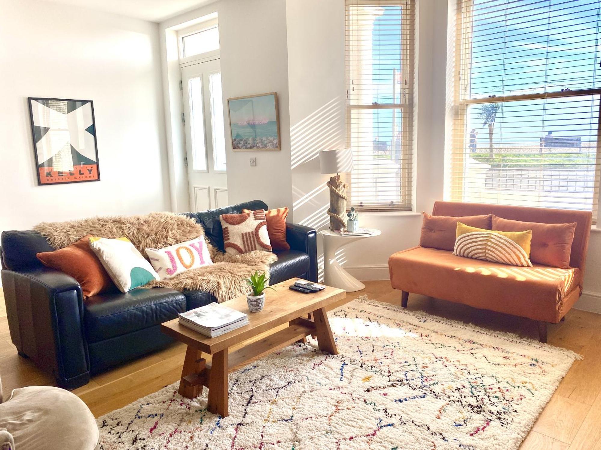 Stunning 2 Bed Apartment Sea Views And Parking 워딩 외부 사진