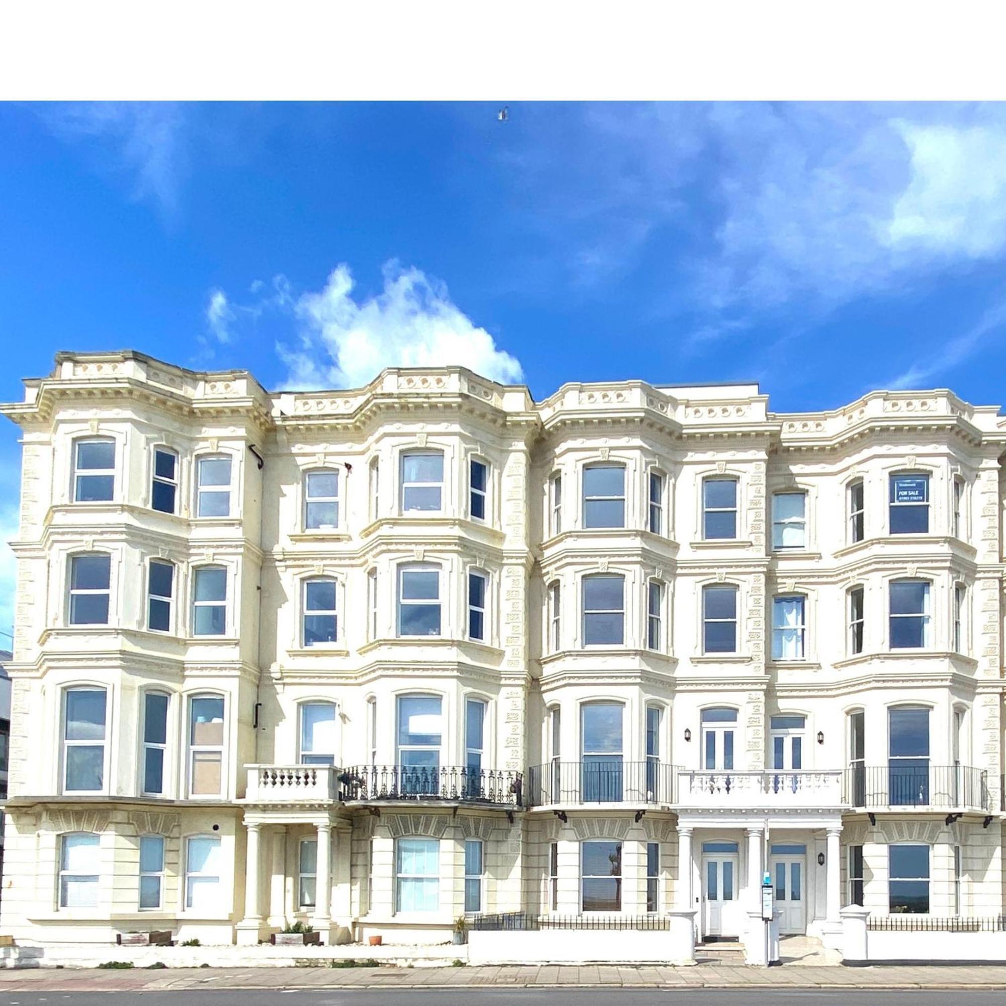 Stunning 2 Bed Apartment Sea Views And Parking 워딩 외부 사진