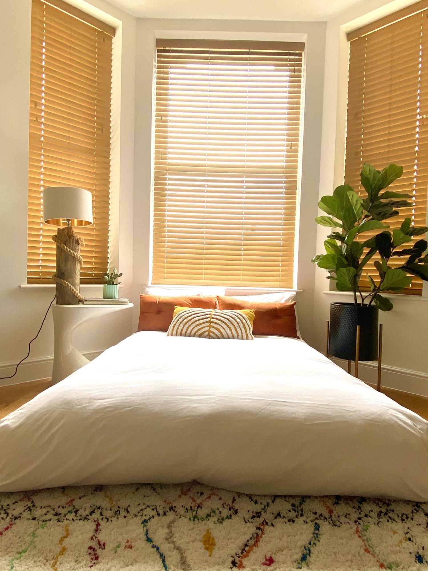 Stunning 2 Bed Apartment Sea Views And Parking 워딩 외부 사진