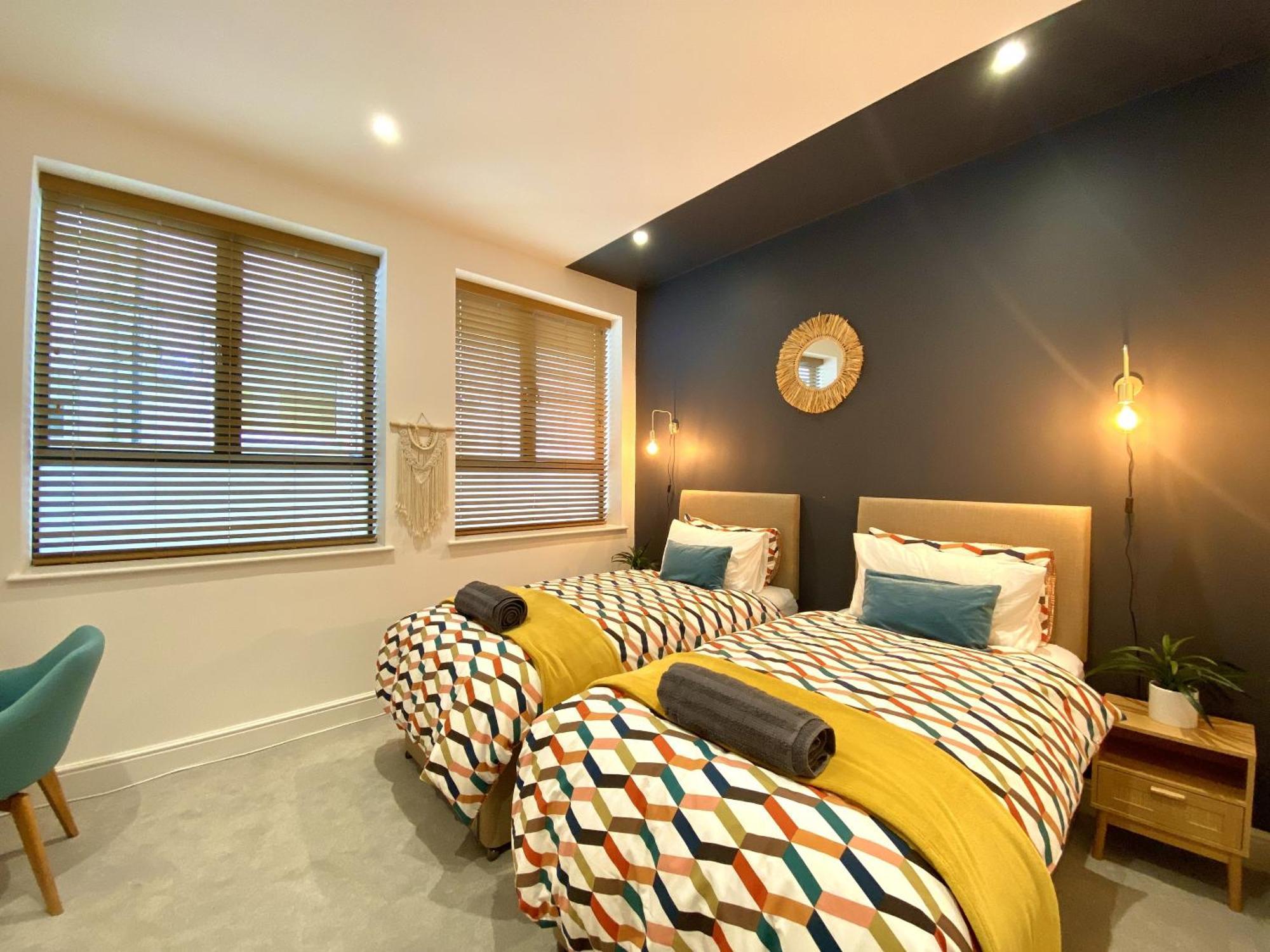 Stunning 2 Bed Apartment Sea Views And Parking 워딩 외부 사진